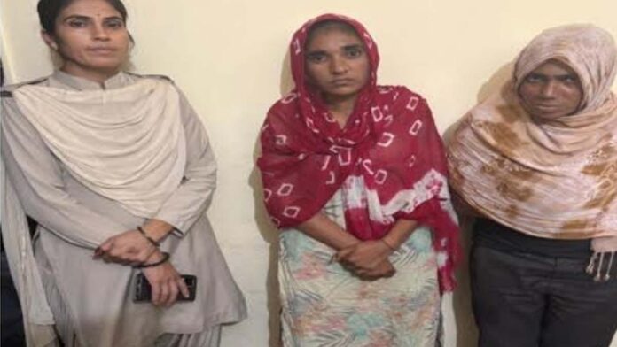 Two women smugglers arrested with 48 grams of smack