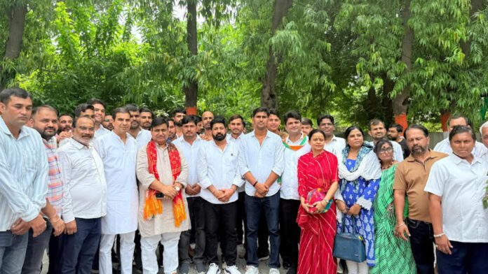 Hundreds of workers took out a thanksgiving march to Dotasara's residence on the appointment of Congress blocks from Mansarovar and Sanganer