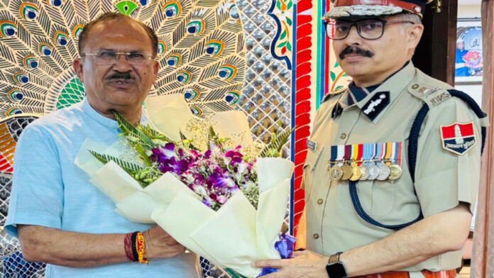 Director General of Police meets Vidhan Sabha Speaker Devnani