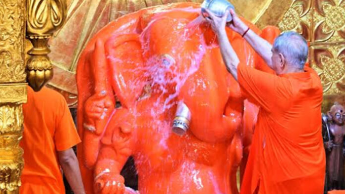 Motidungri Ganeshji was anointed with 348 kg of Panchamrit