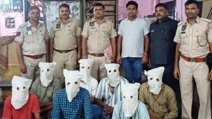 Seven accused of kidnapping and robbery were arrested by the police