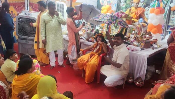 Shri Krishna's birth and Nandotsav celebrated with great pomp in Bhagwat Katha