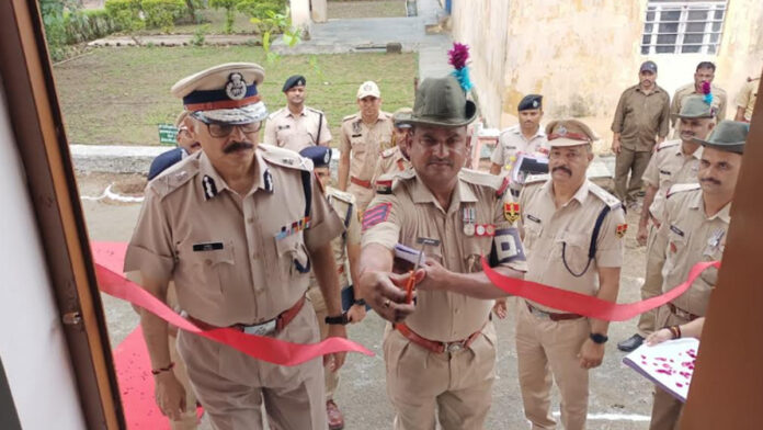 The head constable cut the ribbon of the new barrack