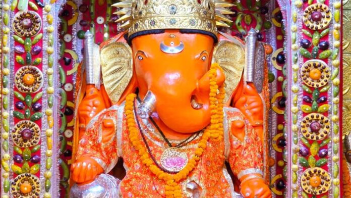 Ganesh Chaturthi today: Mehndi on the hands of the first worshipper on Sinjara