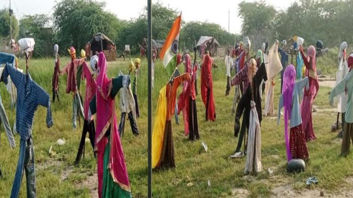 The nomadic community is preparing to stage a sit-in protest outside the assembly with effigies of thousands of sarpanches The nomadic community is preparing to stage a sit-in protest outside the assembly with effigies of thousands of sarpanches