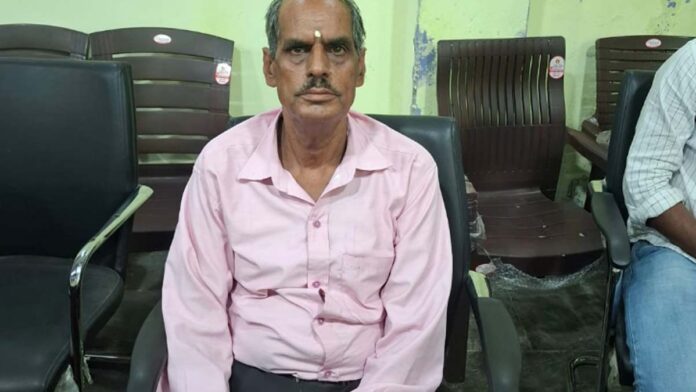 Gram Vikas Adhikari arrested taking bribe