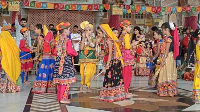 Sri Krishna Janmashtami Festival: Vaishnavas of Vrindavan sang the Hare Krishna Mahamantra