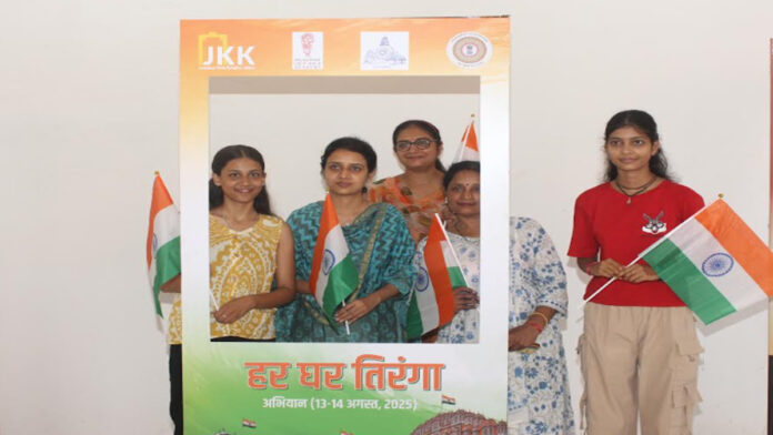 Jawahar Kala Kendra: Patriotism blew in every home tricolor program