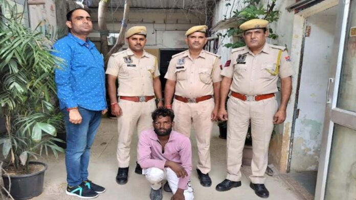 The miscreant who snatched the mobile and purse of the passengers was arrested