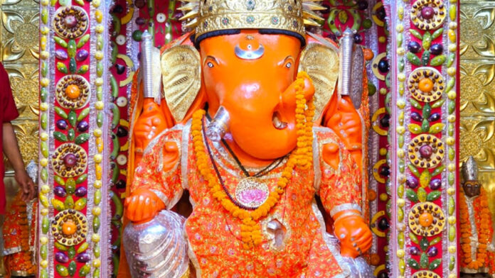 Today 3100 kg of Mehndi will be applied on Lord Ganesha