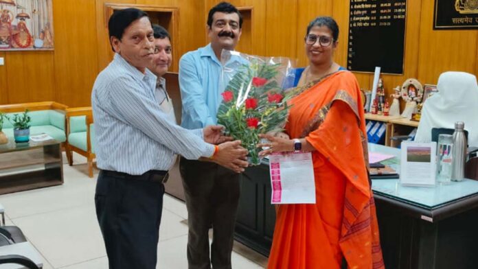 Chaura Rasta Vyapar Mandal officials expressed their gratitude to Corporation Commissioner Dr. Nidhi Patel