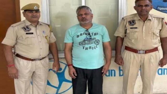 A person who cheated people of lakhs of rupees by promising jobs was arrested