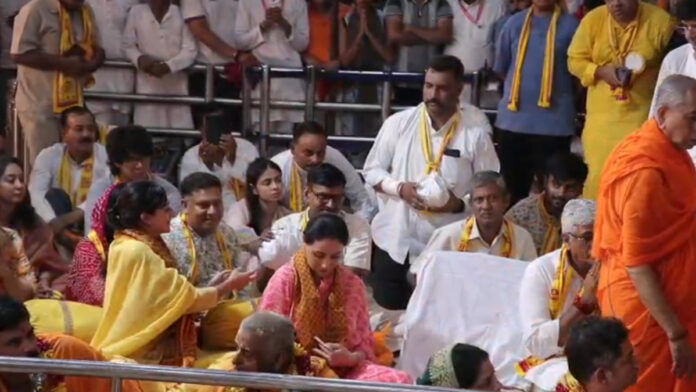 Deputy Chief Minister Diya Kumari had a divine darshan of Bal Gopal at Shri Govind Dev Ji Temple