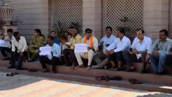 BJP chairman and councillors in Municipal Corporation Heritage accused their party of corruption