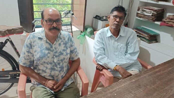 Regional forest officer and forester arrested taking bribe