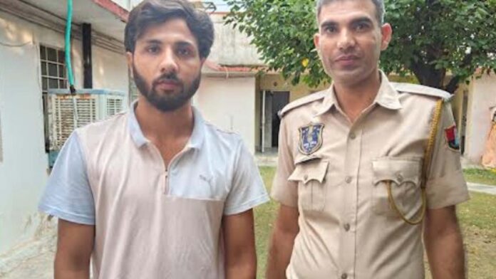 Anti-Gangster Task Force nabs Omveer Poswal, a criminal with a reward of Rs 10,000 on his head.