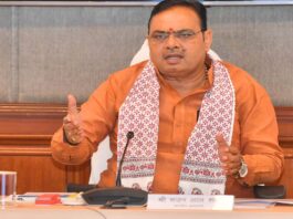 त्योहारी सीजन से पहले पुलिस पर मुख्यमंत्री का एक्शन: एक अधिकारी को निलंबित कर छह एपीओ और दो को पद से हटाया Chief Minister took a review meeting of the Revenue and Colonization Department