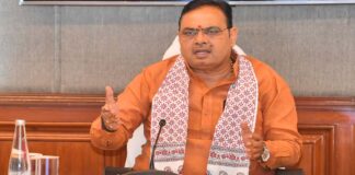 त्योहारी सीजन से पहले पुलिस पर मुख्यमंत्री का एक्शन: एक अधिकारी को निलंबित कर छह एपीओ और दो को पद से हटाया Chief Minister took a review meeting of the Revenue and Colonization Department
