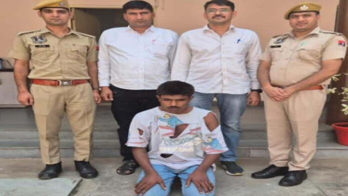 Dacoit with a bounty of ten thousand rupees arrested