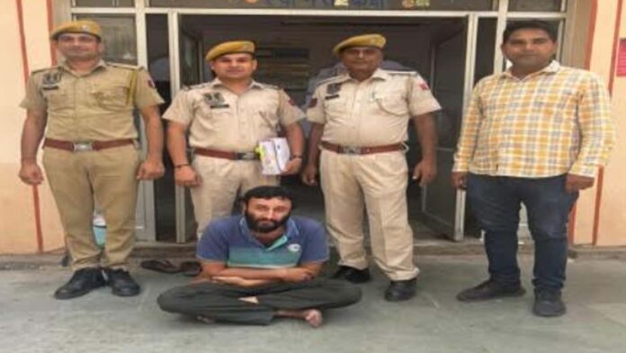 Iranian gang member arrested for posing as a policeman and committing fraud