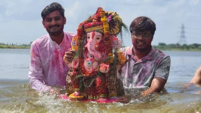 Bappa was bid farewell with teary eyes amidst cheers