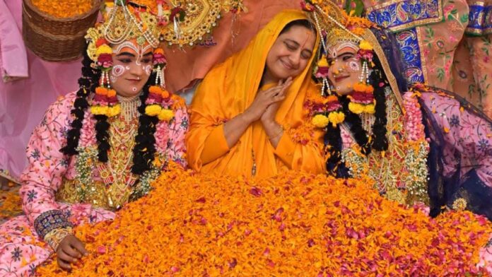 radh4 Radha Ashtami Festival: Every heart was filled with devotion due to the atmosphere filled with devotion and kirtan