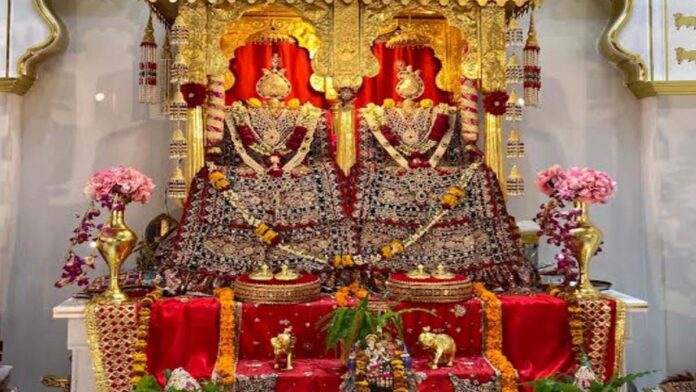 Shyama-Shyam ho, Dhani abode ho, I bow at your feet… by singing this she wooed Krishna.