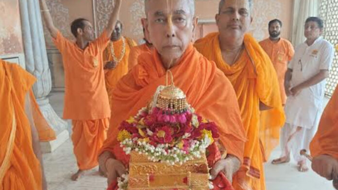 Shaligram ji was placed in a palanquin and taken on a tour to the water source