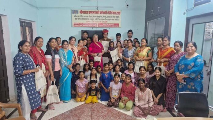 CK Birla Hospital, Pravasi Sangh Rajasthan and Nrityam Foundation distributed lamps made from cow dung. CK Birla Hospital, Pravasi Sangh Rajasthan and Nrityam Foundation distributed lamps made from cow dung.