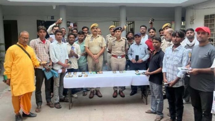 44 lost mobile phones worth Rs 15 lakh returned to their owners