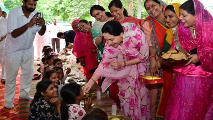 Deputy Chief Minister Diya Kumari celebrated Durgashtami by worshipping 101 girls.