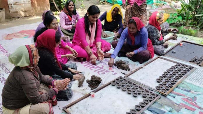 In Chhoti Kashi, lamps made of cow dung will also shine along with traditional earthen lamps.