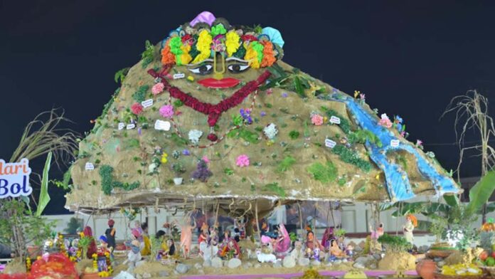Worship of 21 feet high Giriraj mountain took place in Gupt Vrindavan Dham.