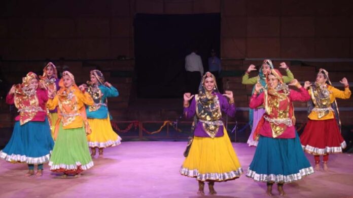 The voices of Thar resonated in Langa singing at Jawahar Kala Kendra Lokrang Mahotsav.
