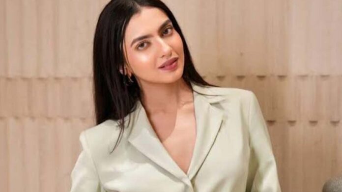 Kashika Kapoor's effortless beauty wows at the 'Pitch to Get Rich' screening Kashika Kapoor's effortless beauty wows at the 'Pitch to Get Rich' screening