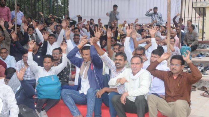 Disabled employees staged a sit-in at the Martyr's Memorial demanding various things.