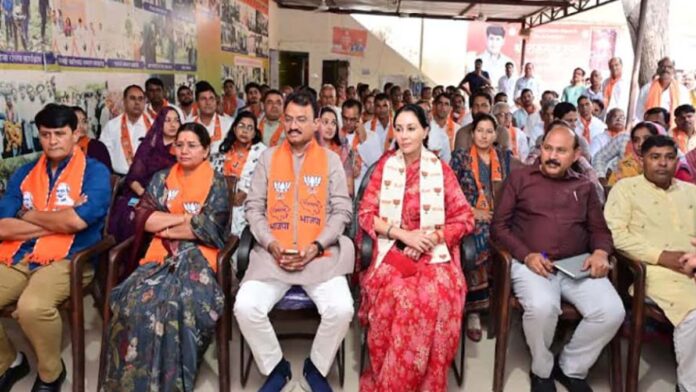 Deputy Chief Minister Diya Kumari and Premchand Bairwa listened to Prime Minister Narendra Modi's 'Mann Ki Baat' with party workers in Chaumu. Deputy Chief Minister Diya Kumari and Premchand Bairwa listened to Prime Minister Narendra Modi's 'Mann Ki Baat' with party workers in Chaumu.