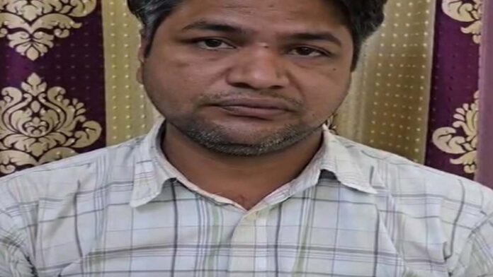 Patwari arrested while taking bribe of Rs 45,000
