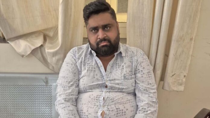 MTS of Income Tax Department Jaipur Range-1 arrested while taking bribe of Rs 10000