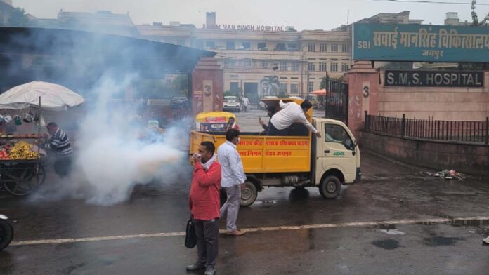 A special cleanliness drive was launched to clean Sawai Mansingh Hospital and main roads. A special cleanliness drive was launched to clean Sawai Mansingh Hospital and main roads.