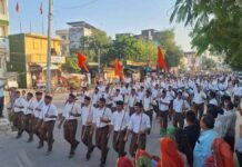 राष्ट्रीय स्वयंसेवक संघ त्रिवेणी संगम कार्यक्रम में की गई विभिन्न स्थानो पर पुष्प वर्षा