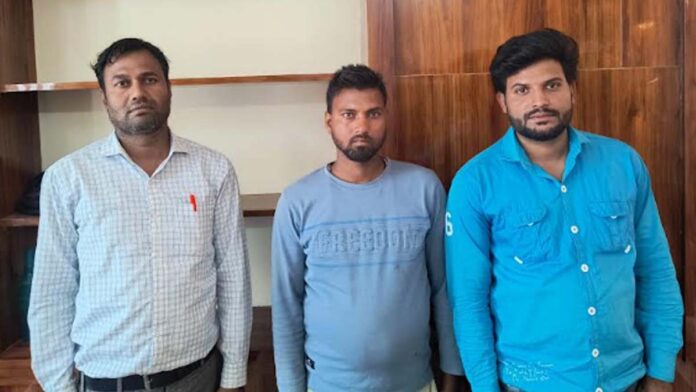 Assistant Administrative Officer, Class IV employee and computer operator of Public Works Department arrested while taking bribe Assistant Administrative Officer, Class IV employee and computer operator of Public Works Department arrested while taking bribe