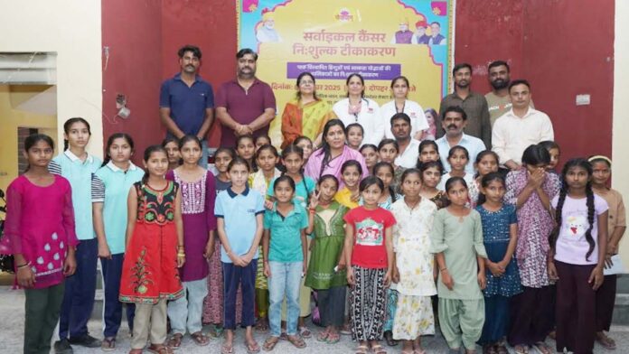 On the initiative of Mayor Dr. Soumya Gurjar, 300 girl students were given free vaccine.