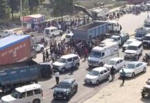 तेज रफ्तार डंपर ने बाइक सवार कुचला, दूसरा साथी उछलकर दूर गिरा Bike rider crushed by high speed dumper