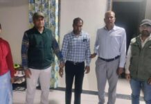 भू-अभिलेख निरीक्षक सात लाख रुपये की रिश्वत लेते गिरफ्तार