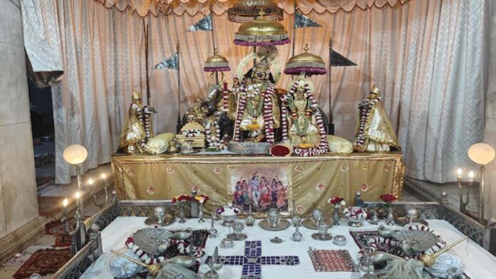 Thakur ji will wake up an hour late in cold weather. Thakur ji will wake up an hour late in cold weather.