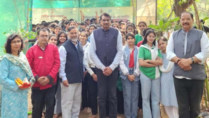 135 students learn cow-based organic farming in the Vedic Medicinal Forest 135 students learn cow-based organic farming in the Vedic Medicinal Forest