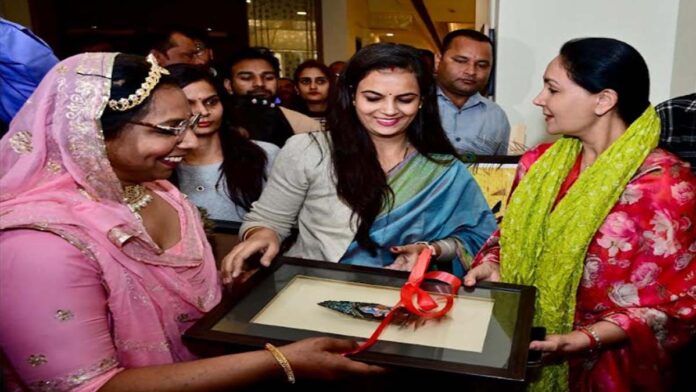 Deputy CM Diya Kumari inaugurated the Jaipur Heritage Photo and Painting Exhibition.