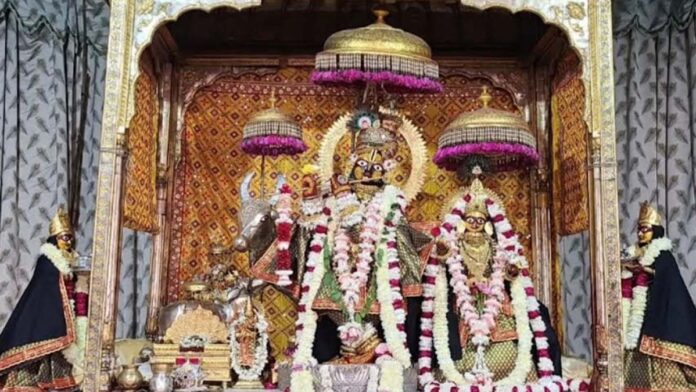 Thakurji wore black attire in Govind Devji temple