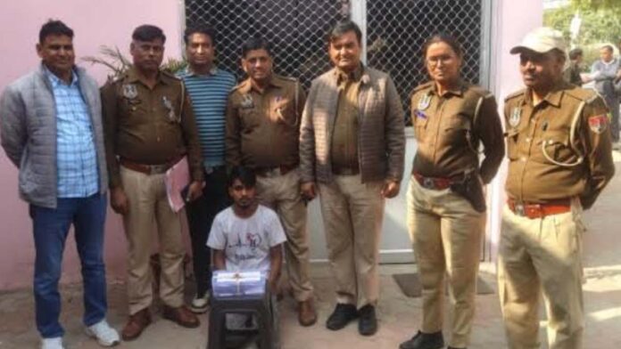 A criminal carrying a country-made pistol was arrested. A criminal carrying a country-made pistol was arrested.